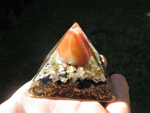 Org. pyramida ,, Životní volby " s karneolem — foto 2