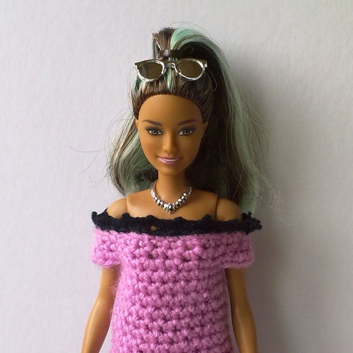 Oblečky pro Barbie - šaty + náhrdelník, botičky — foto 3
