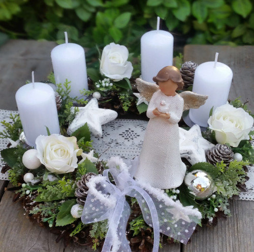 Adventní věneček s andělkou — foto 3