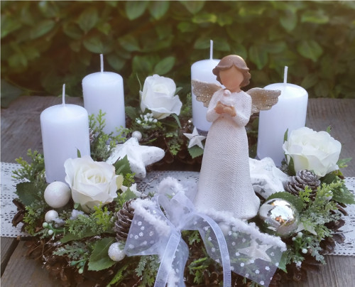 Adventní věneček s andělkou — foto 2
