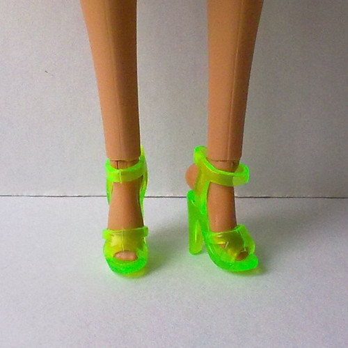 Oblečky pro Barbie - šaty, klobouk + botičky — foto 3