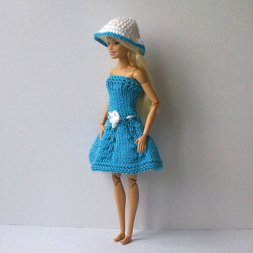 Oblečky pro Barbie - šaty, klobouk + botičky — foto 2