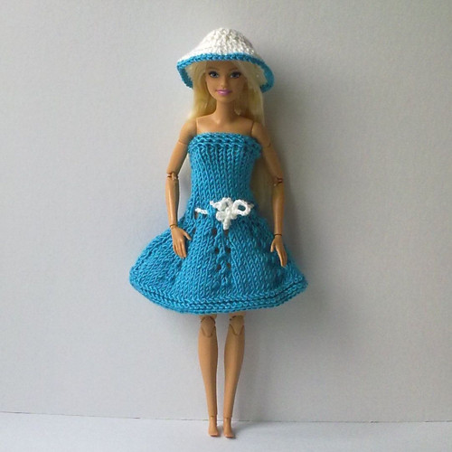 Oblečky pro Barbie - šaty, klobouk + botičky — foto 5