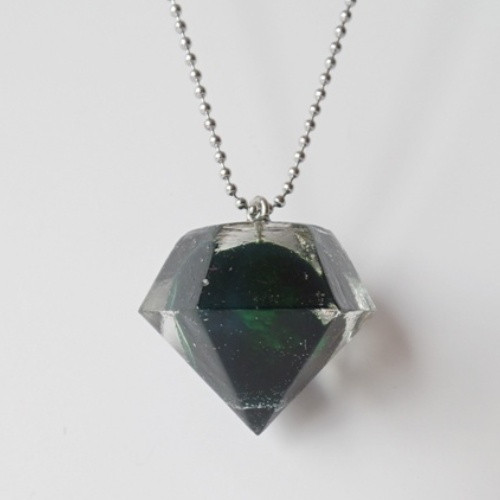 Náhrdelník "Resin" tvar diamant zelený — foto 3
