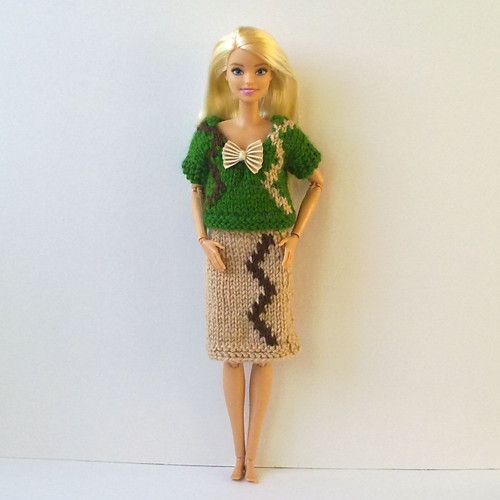 Oblečky pro Barbie - triko, sukně — foto 3