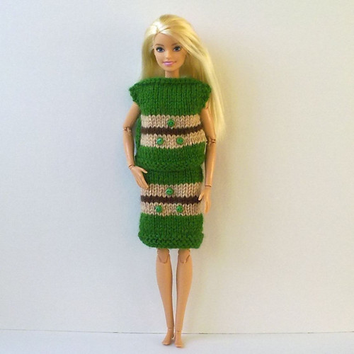 Oblečky pro Barbie - triko, sukně — foto 2