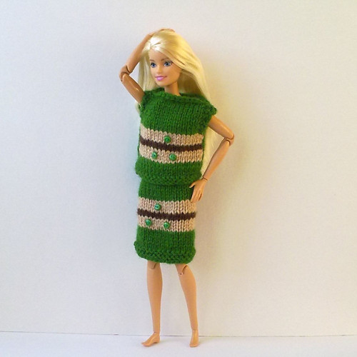 Oblečky pro Barbie - triko, sukně — foto 3