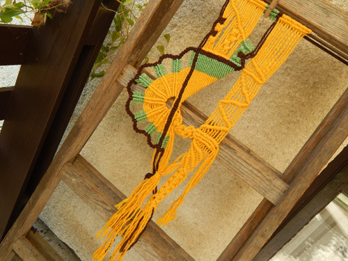 Trojbarevný drhaný závěs na zeď - MACRAMÉ 2 — foto 4