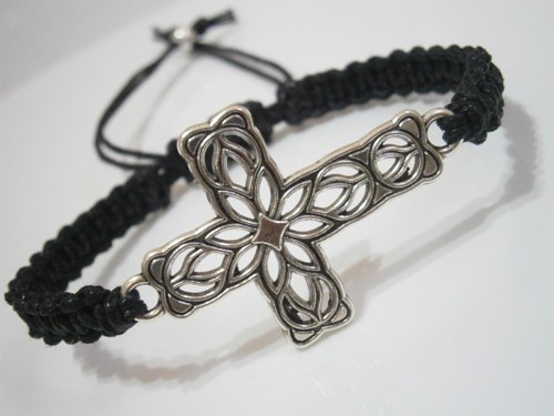 Černý náramek s křížkem (macramé) - Unisex — foto 6