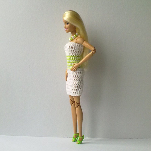 Oblečky pro Barbie - šaty, náhrdelník + botičky — foto 2