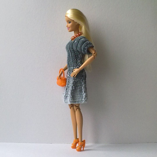 Oblečky pro Barbie - šaty + doplňky — foto 2