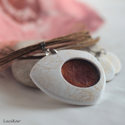 Elegantní bílá souprava — foto 2