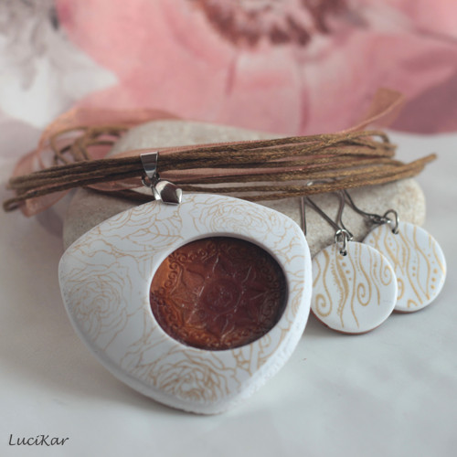 Elegantní bílá souprava — foto 3