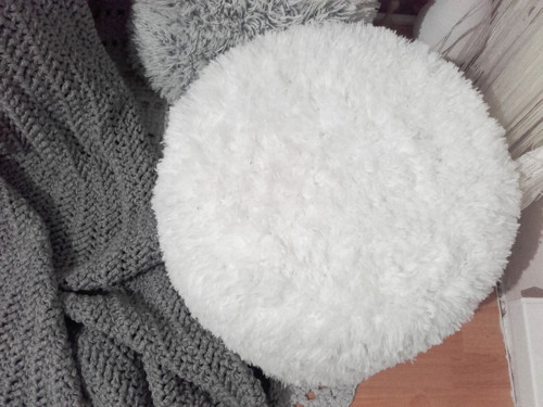 HYGGE háčkovaný PUF chlupatý — foto 3