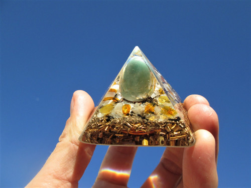 Org. pyramida ,, Snového světa " s amazonitem — foto 2