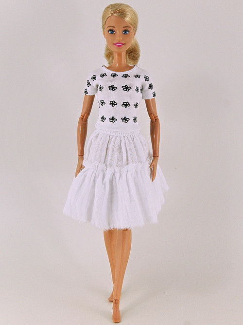Barbie - Tričko s černou kytičkou — foto 2