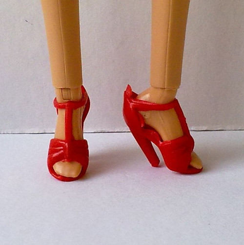 Oblečky pro Barbie - triko, sukně + botičky — foto 3