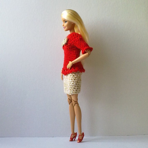 Oblečky pro Barbie - triko, sukně + botičky — foto 2