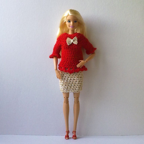 Oblečky pro Barbie - triko, sukně + botičky — foto 4