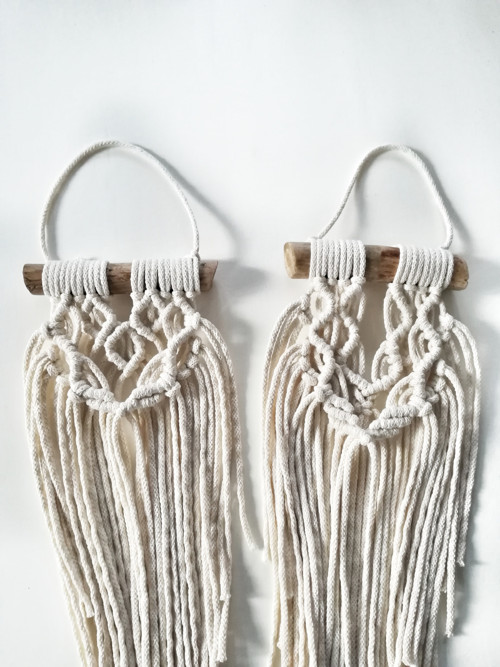 Závěsná macrame dekorace v krémové barvě 2ks — foto 2