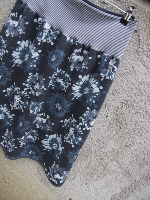 Gray flowers ... suknička M — foto 4