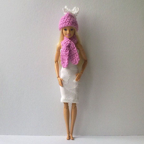 Oblečky pro Barbie - čepice, šála — foto 2