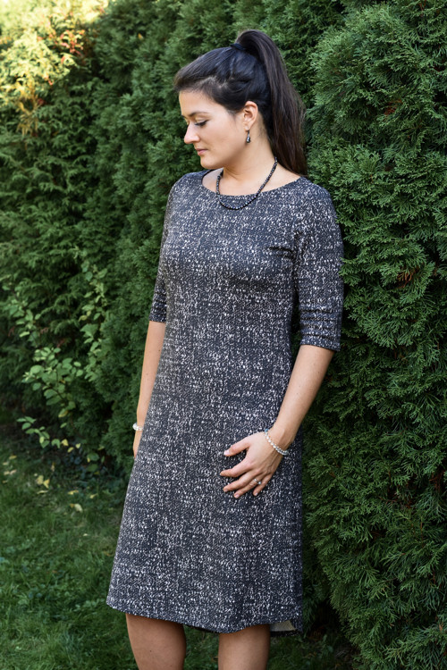 Elegantní dámské šaty — foto 2