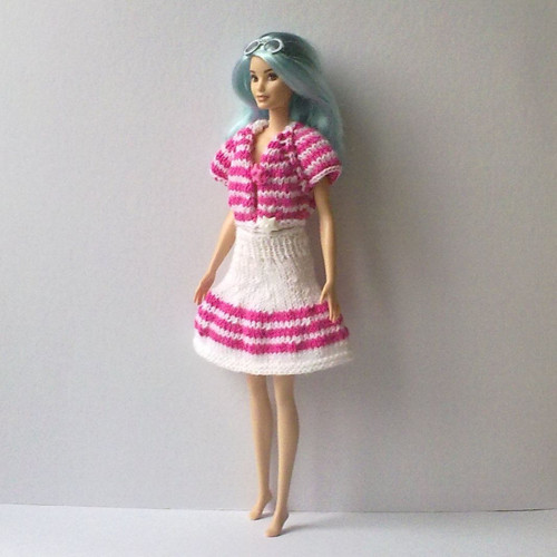 Oblečky pro Barbie - kabátek, sukně — foto 2