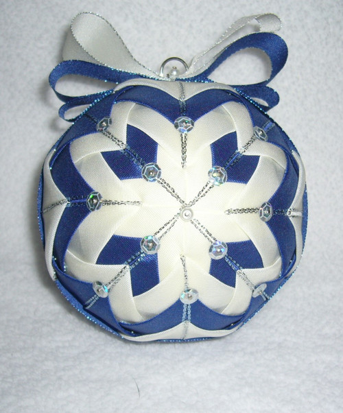 Vánoční baňka - modrobílá stříbrné lemování — foto 3