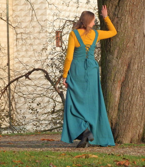 Fantasy šaty — foto 4