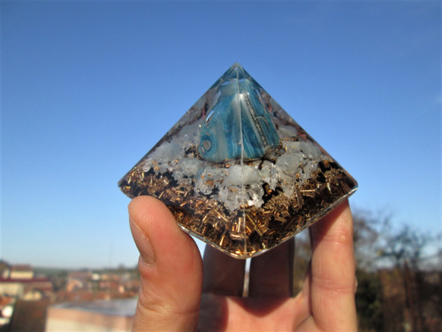 Org. pyramida ,, Klidu vody " s modrým achátem — foto 3