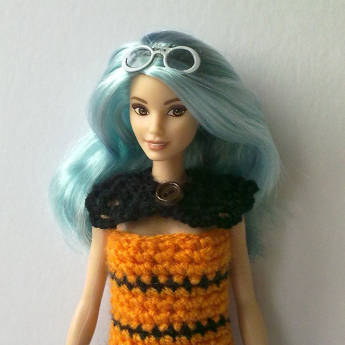 Oblečky pro Barbie - šaty s límečkem — foto 2