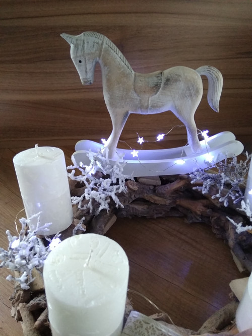 Velký adventní věnec s koníkem — foto 2