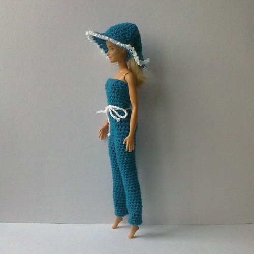 Oblečky pro Barbie - overal, klobouk — foto 2