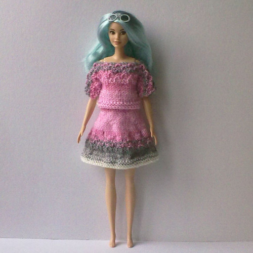 Oblečky pro Barbie - triko, sukně — foto 2