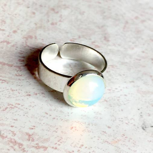 Prsten s opalitem v stříbrném provedení — foto 3
