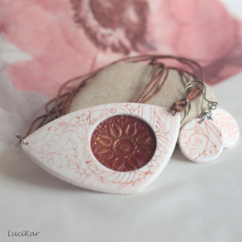 Elegantní bílá souprava — foto 3
