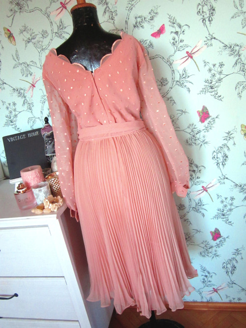 Úchvatné vintage šaty — foto 5