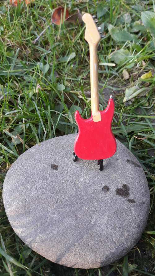 Fender Stratocaster červeno-černý — foto 3