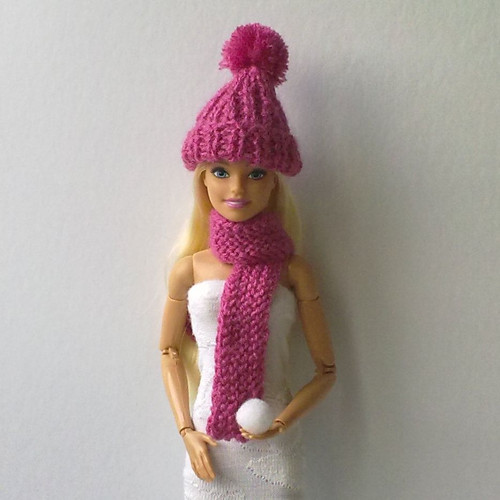 Oblečky pro Barbie - čepice, šála — foto 4