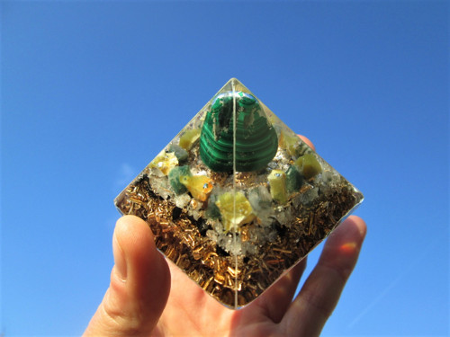 Org. pyramida ,, Životních změn " s malachitem — foto 5
