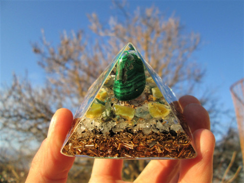 Org. pyramida ,, Životních změn " s malachitem — foto 4