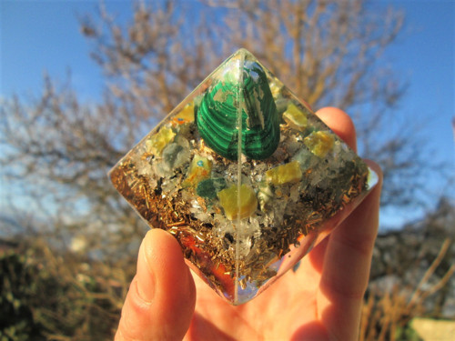Org. pyramida ,, Životních změn " s malachitem — foto 6