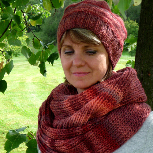 Elegantní ve vínové (alpaca) — foto 3