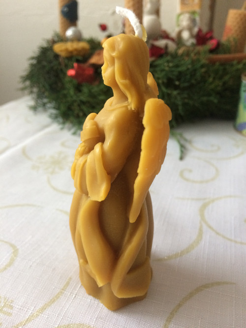 Svíčka anděl z včelího vosku — foto 3