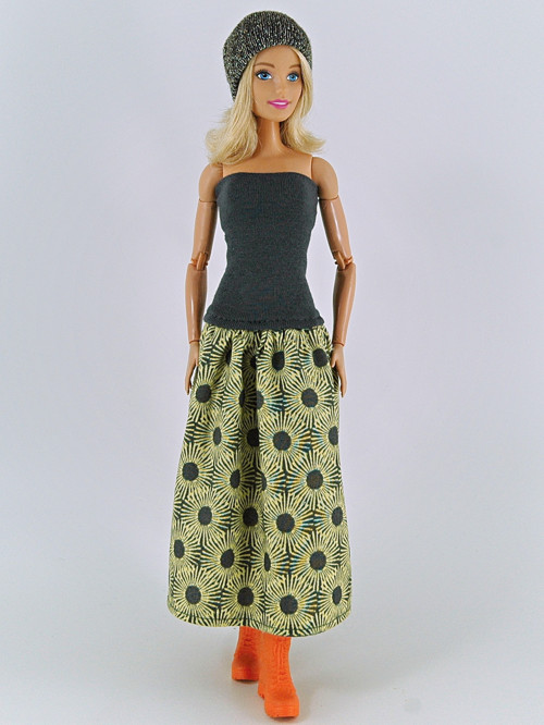 Barbie - Komplet šatů a čepičky — foto 2