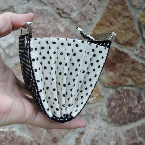 Rámečková peněženka - Elegance v černobílé — foto 3