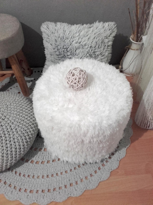 HYGGE háčkovaný PUF chlupatý — foto 4