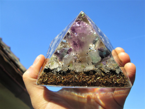 Org. pyramida ,, Vyšší mysli " s ametystem — foto 5