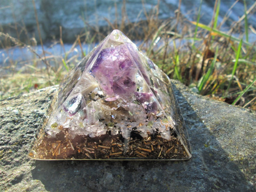 Org. pyramida ,, Vyšší mysli " s ametystem — foto 3
